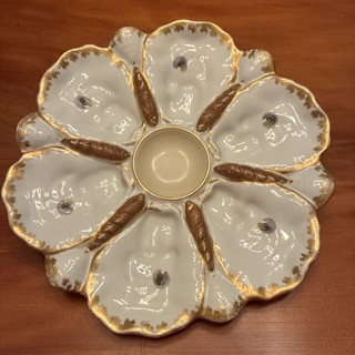 Gilded Scallop Edged White Oyster Plate 9.5” 6 Well Beige Center No Mark