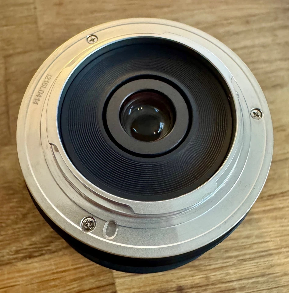 Samyang 7.5mm f3.5 UMC MF Fisheye Lens MFT; Mint Condition - Image 4 of 4