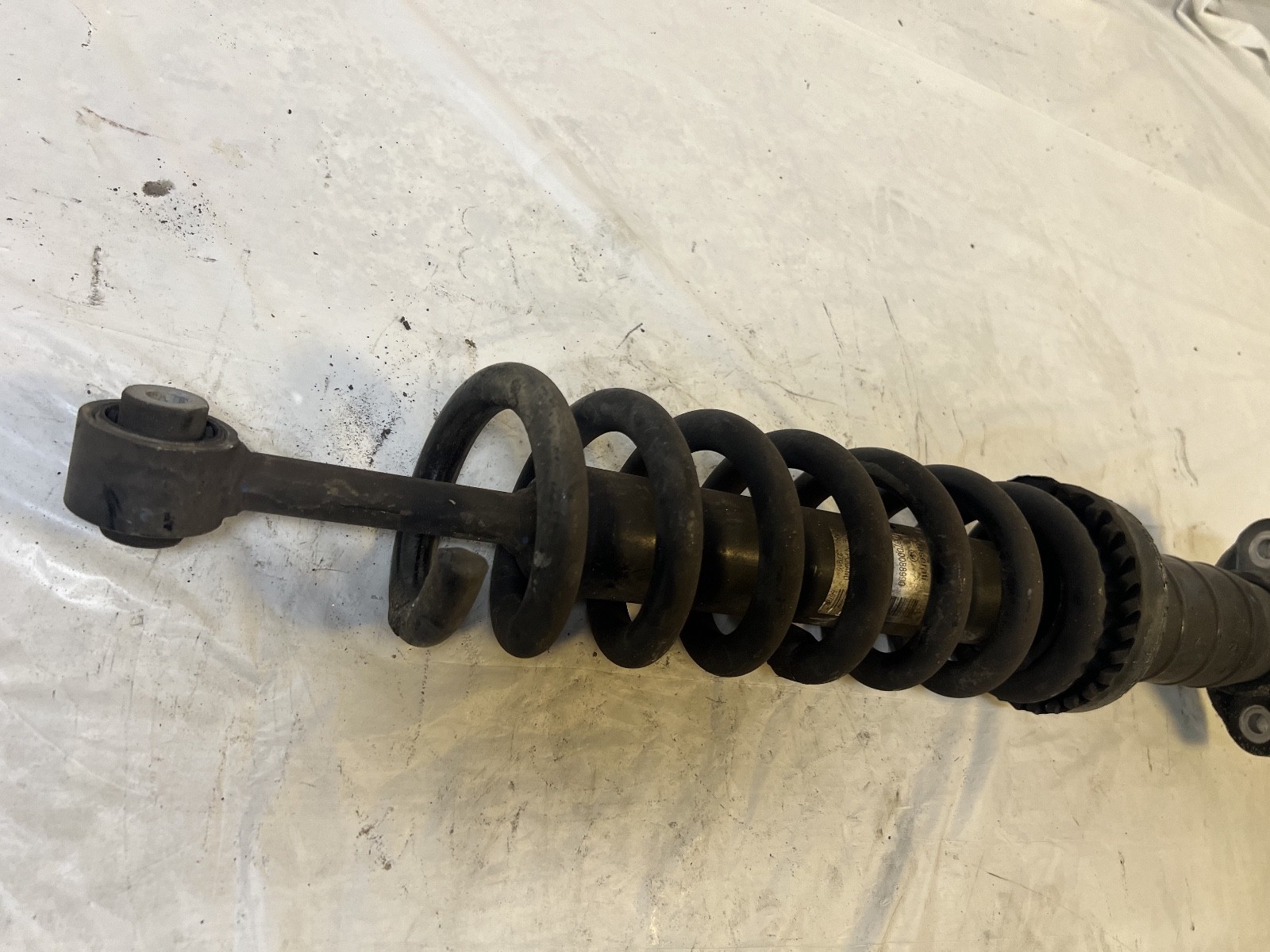 2014 - 2019 MASERATI GHIBLI REAR SHOCK ABSORBER STRUT OEM 06700088990