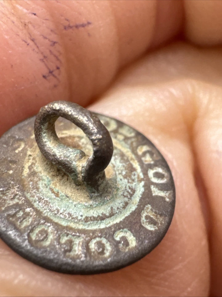 19th Century 1700s Cast Pewter Button 📦 - Image 4 of 4