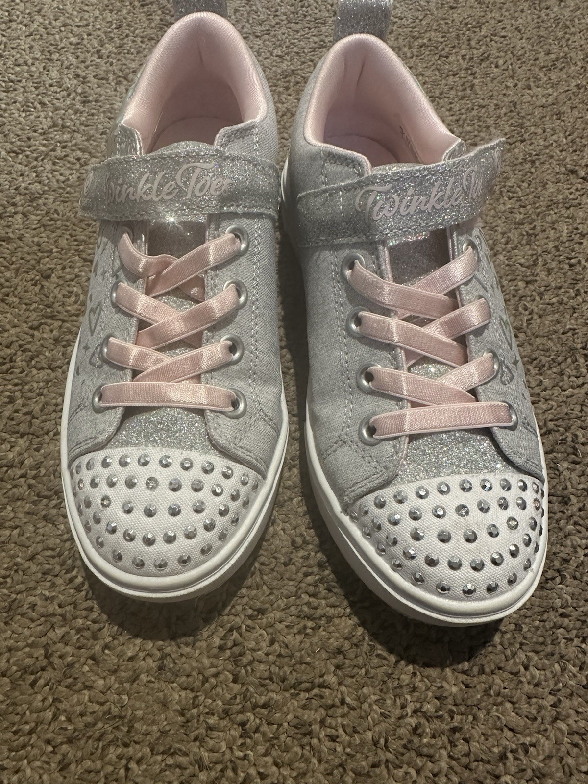Girls Twinkle Toes Light-Up Skechers Size 1; Silver With Pin