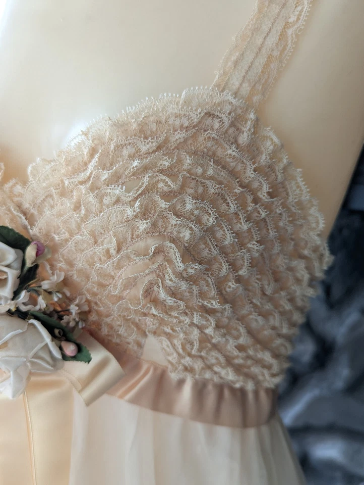 Vtg 50s Vanity Fair Peach Blush Gown Negligee Lace Bodice 34 Old Hollywood RARE - Image 4 of 4