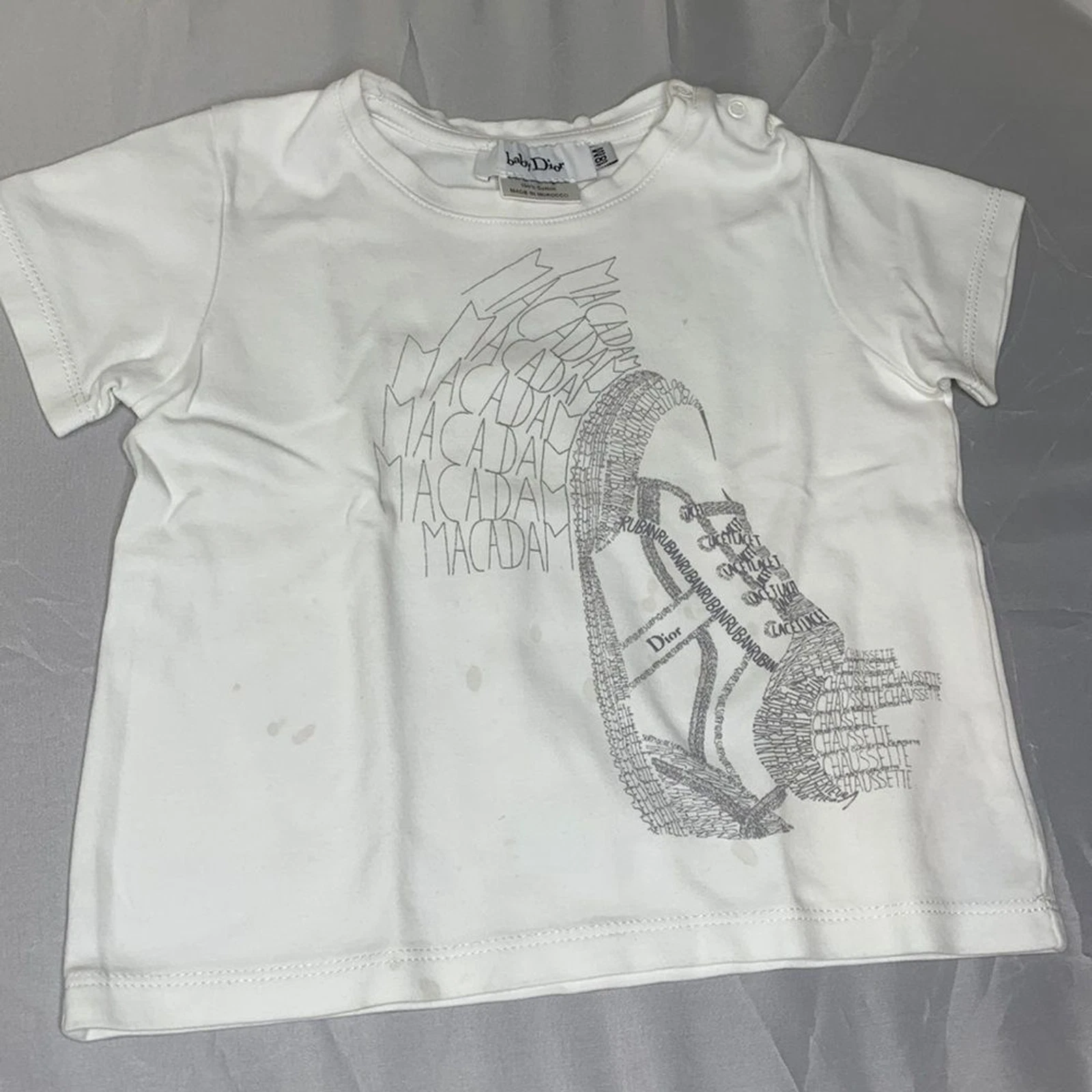 T shirt blanc Dior bébé garçon avec baskets design taille 18 mois