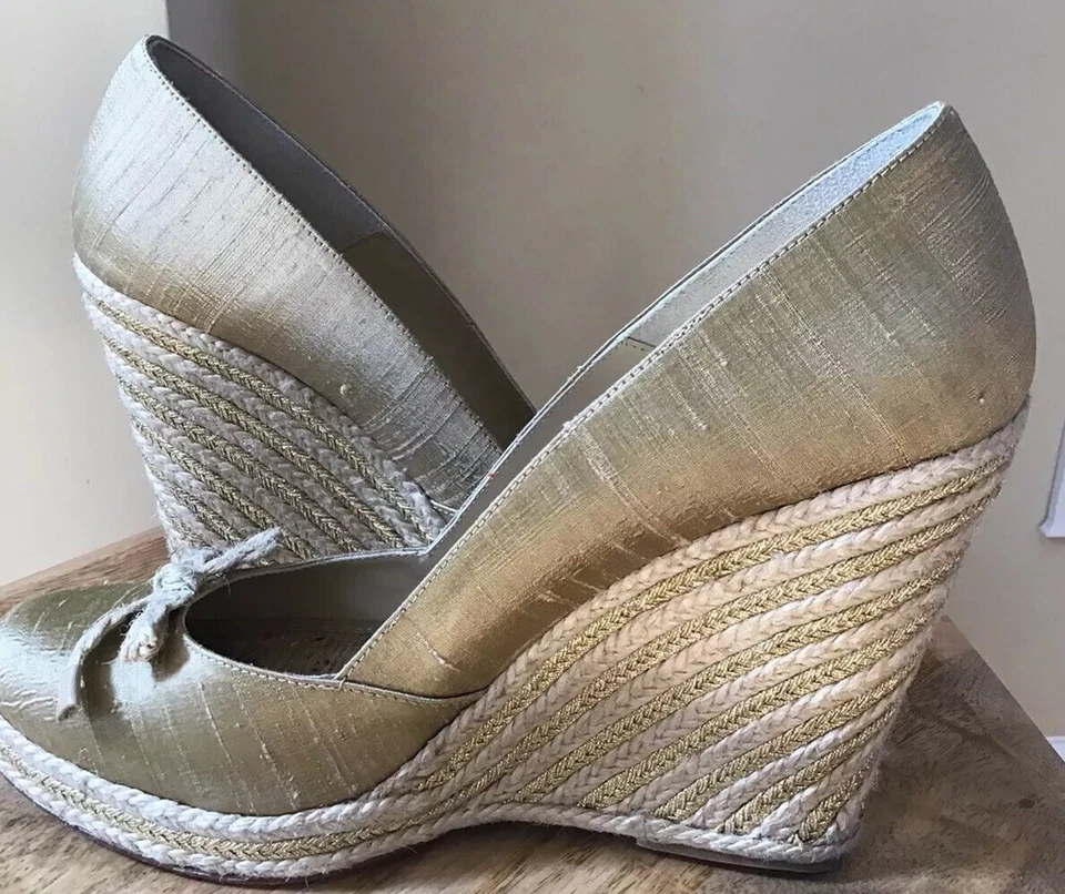 Alpargata Kate Spade cuñas seda oro detalles talla 10 Foto 4 de 4