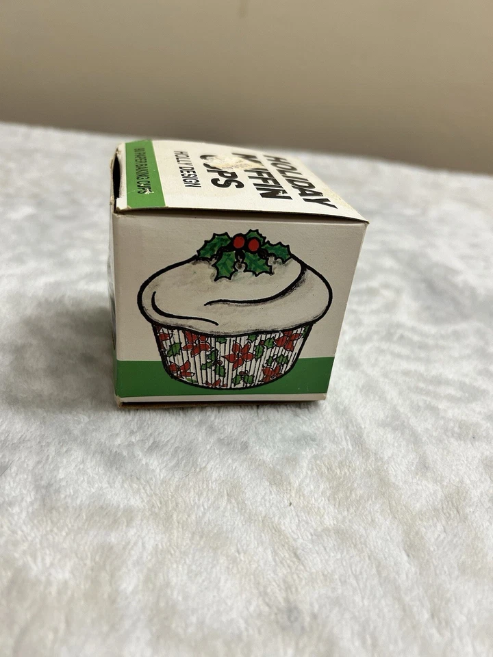 Vintage Fox Run Holiday Muffin Cups - Image 3 of 4