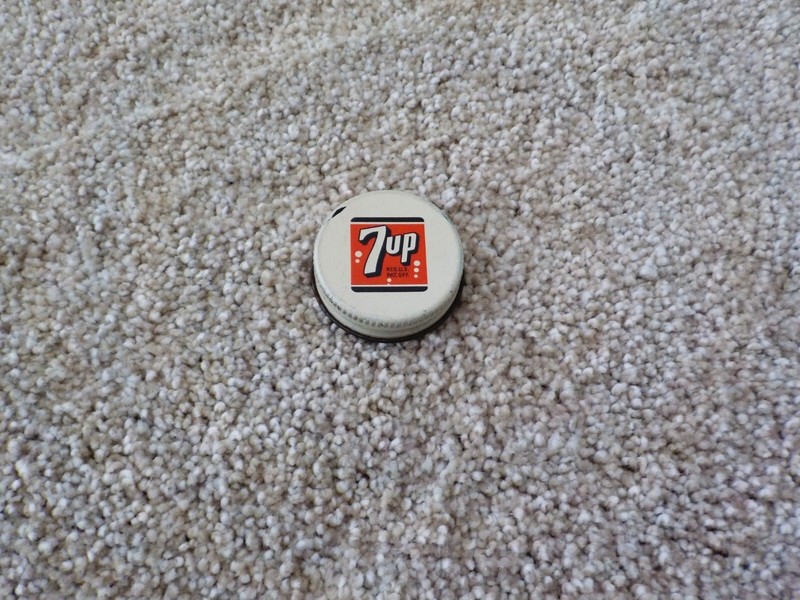 OLD METAL 7UP GALLON SYRUP LID NICE CONDITION & COLORS ! ADVERTISING