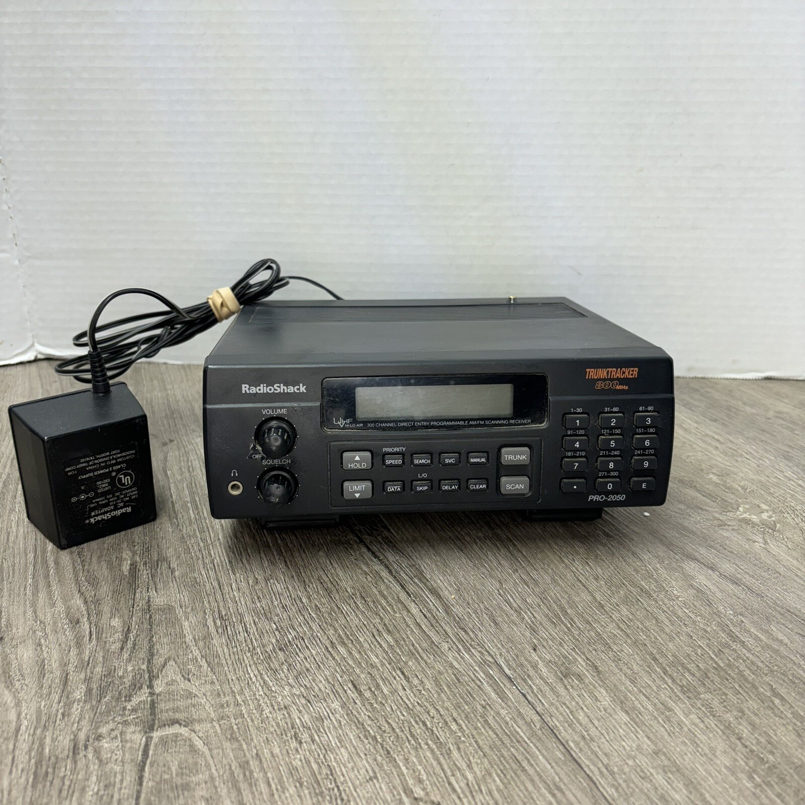 Used RADIOSHACK PRO2050 300 Channel VHF UHF AIR 800 MHZ TRUNK
