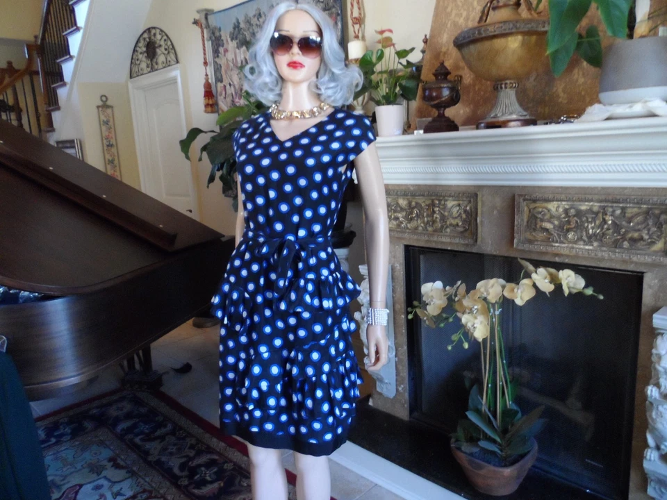 Vestido Boutique Moschino preto e azul assimétrico babado bolinhas tamanho EUA 2 - Imagem 4 de 4