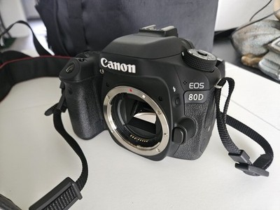 Digitalkamera Canon EOS 80D 24.2 MP DSLR-Kamera - Schwarz / Body + Rucksack