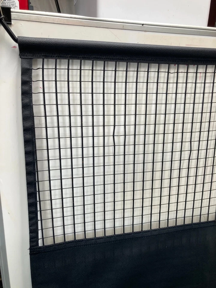 03-10 Conjunto de pantalla de partición de red extraíble Porsche Cayenne OEM 7L6861691D Foto 3 de 4