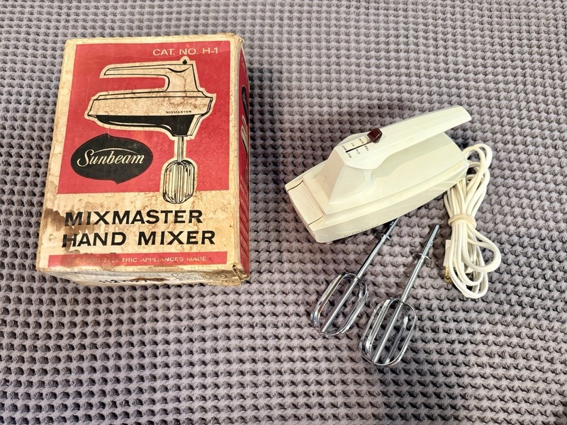 Vintage Sunbeam Mixmaster Cat. No. H-1 5-Speed Hand Mixer with Box
