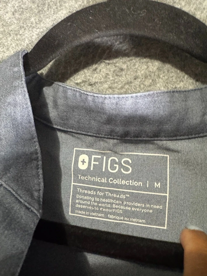 Figs Technical Collection Top Women Medium Gray Oversized Sleevless Scrubs - Image 2 of 4