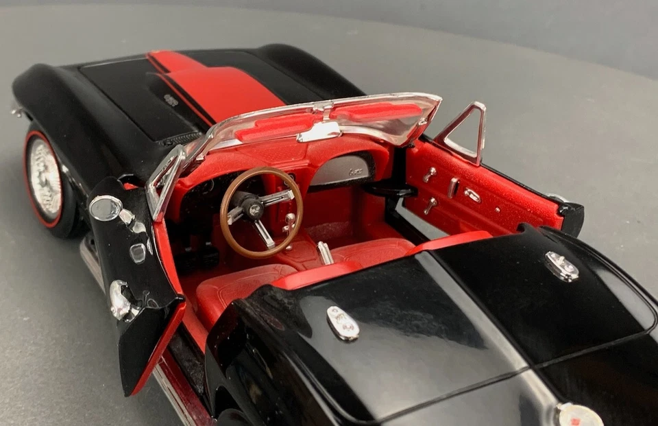 Corvette Roadster 1967 fundido 1:18 ERTL preto/vermelho D0986 - Imagem 4 de 4