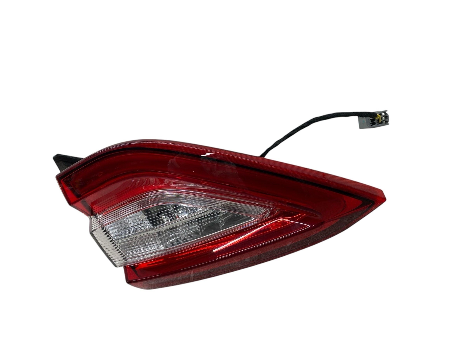 2017-2020 MASERATI LEVANTE RIGHT REAR LIFTGATE MOUNTED BRAKE LIGHT TAIL LAMP OEM