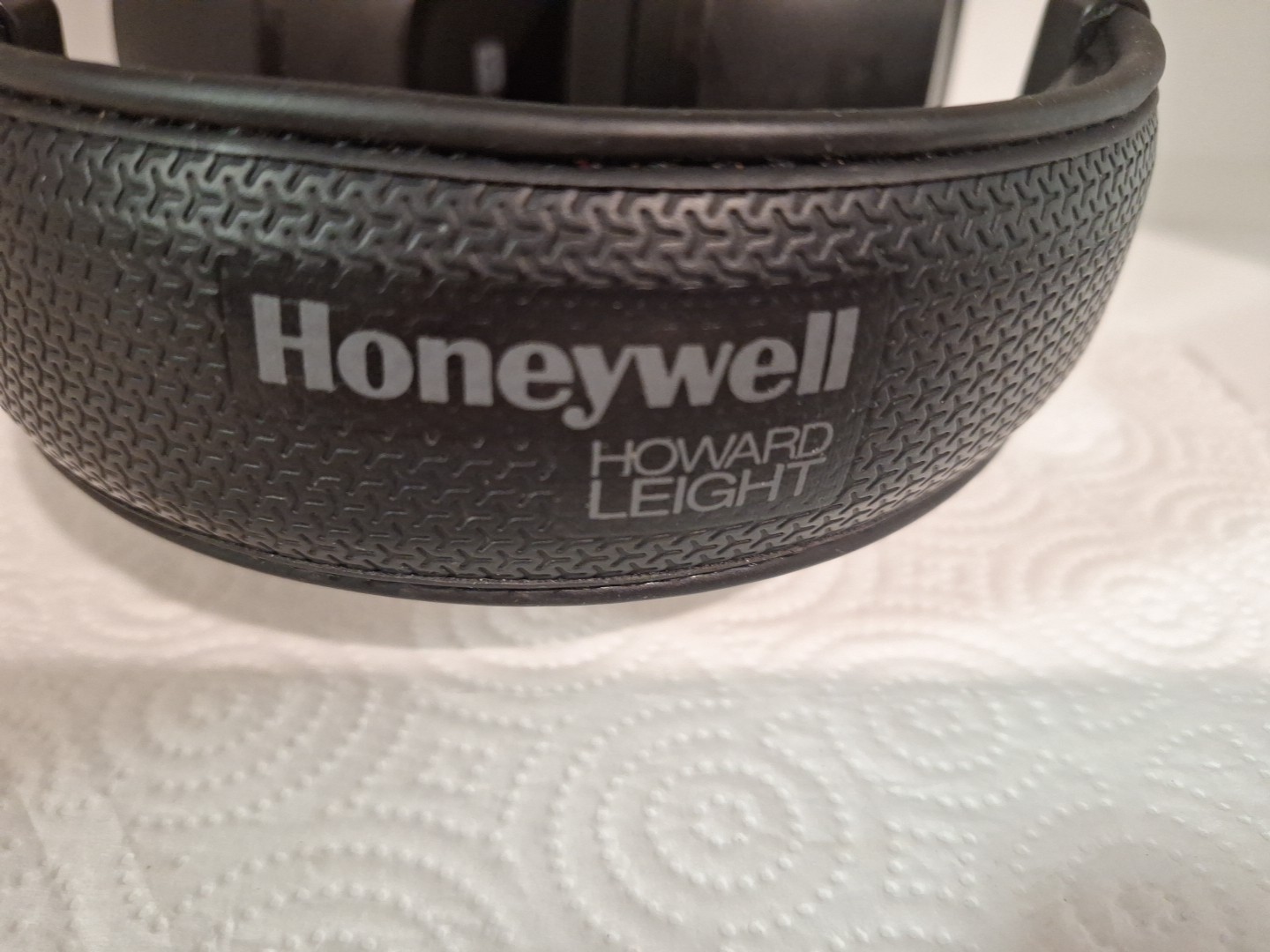 Honeywell Howard Leight VS130 Earmuffs, Used.