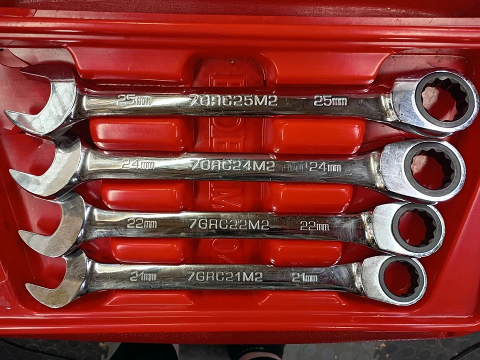 Juego de 4 llaves métricas Matco Tools 72 LLAVES DE TRINQUETE COMBINADAS DE DIENTES Foto 2 de 3