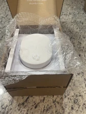 Qure Shower Filter. White. New In Box. See Pictures.