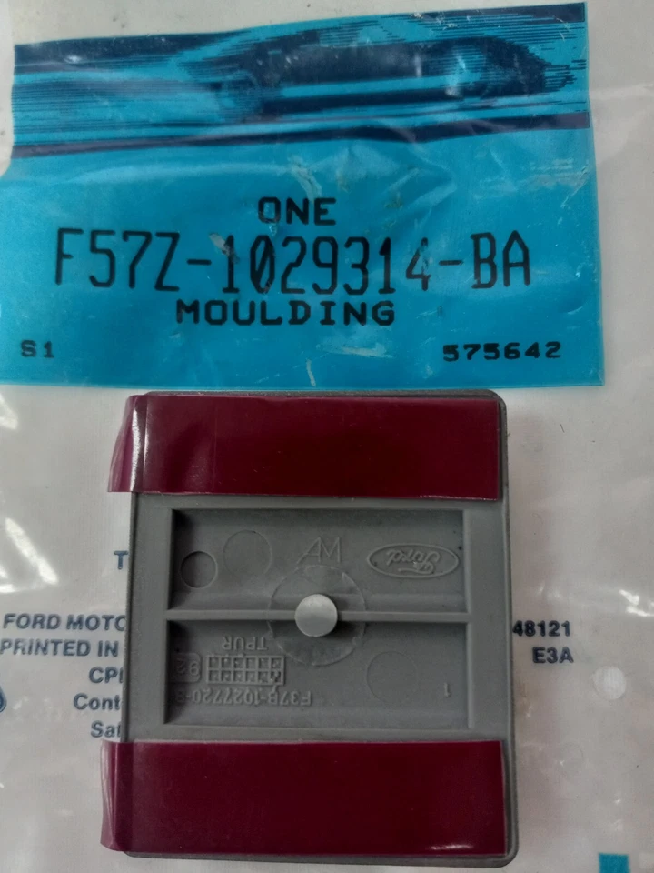 F57Z-1029314-BA NUEVO FORD MOLDURA PARA FORD RANGER 1995 A 2007 GRIS Foto 2 de 2