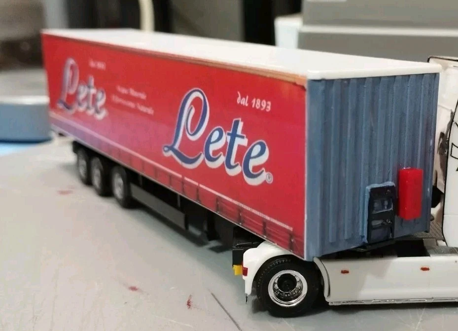 Semirimorchio Lete Acqua sfondo rosso centinati base Herpa 1/87 - Immagine 2 di 4