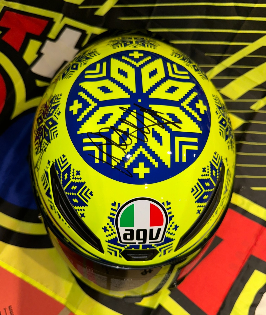 Valentino Rossi #46 signed 2015 AGV K-1 