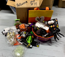 HALLOWEEN MIX BOX OF MISC ITEMS SEE PIC