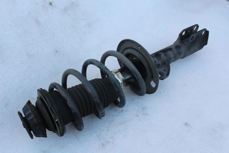 Toyota Prius C 2013 conductor izquierdo puntal delantero muelle 48520-52630 Foto 2 de 4