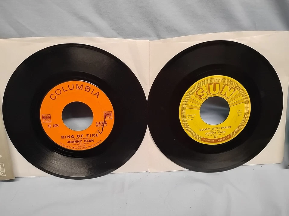 Johnny Cash Goodby Little Darlin / Ring of Fire 45 RPM records lot of 2 1959 - Image 3 of 4