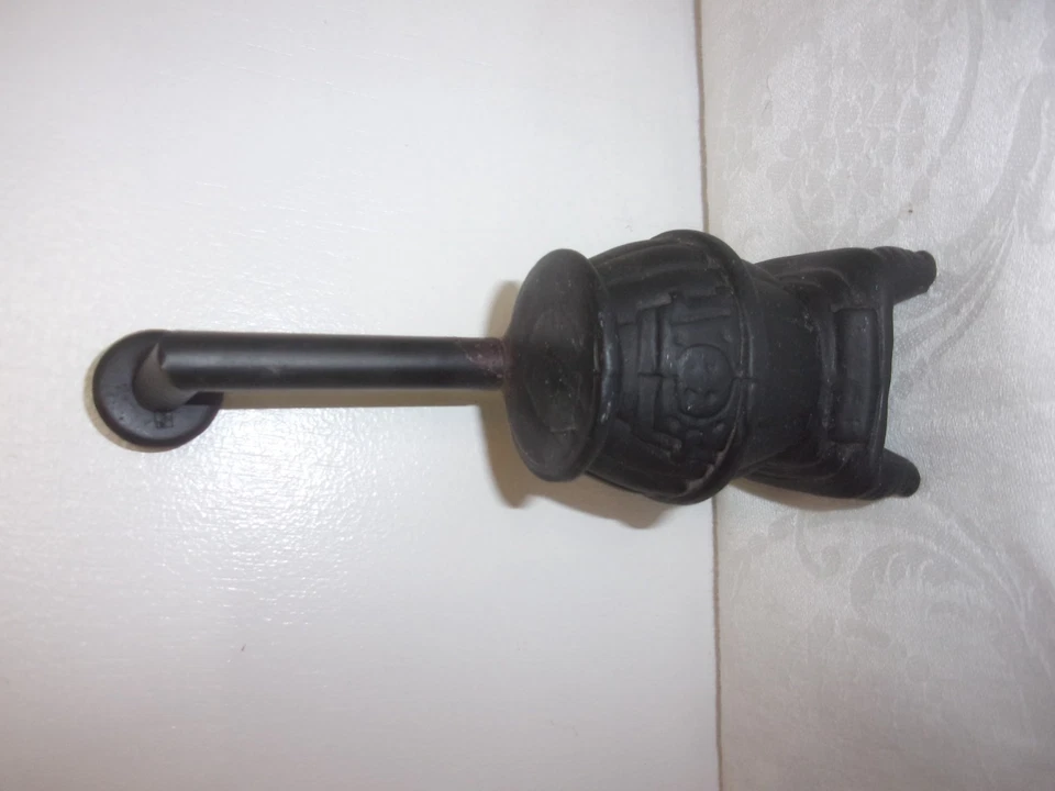 LOTE MUEBLES DE CASA DE MUÑECAS VINTAGE ESTUFA DE LEÑA BEBÉ EN MESA CUNA Y SILLAS ETC Foto 4 de 4