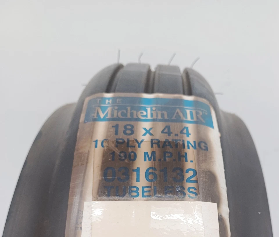 New Surplus Michelin Air Tubeless Aviation Tire, 18x4.4 10 Ply, p/n 031-613-2 - Image 3 of 4