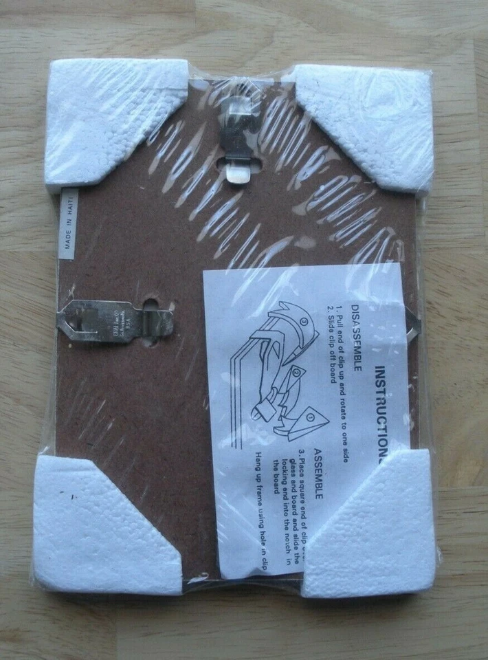 Frameless Glass Clip Picture Frame 5 X 7 European Design MCS Brand Wall Mounted - Image 2 of 4