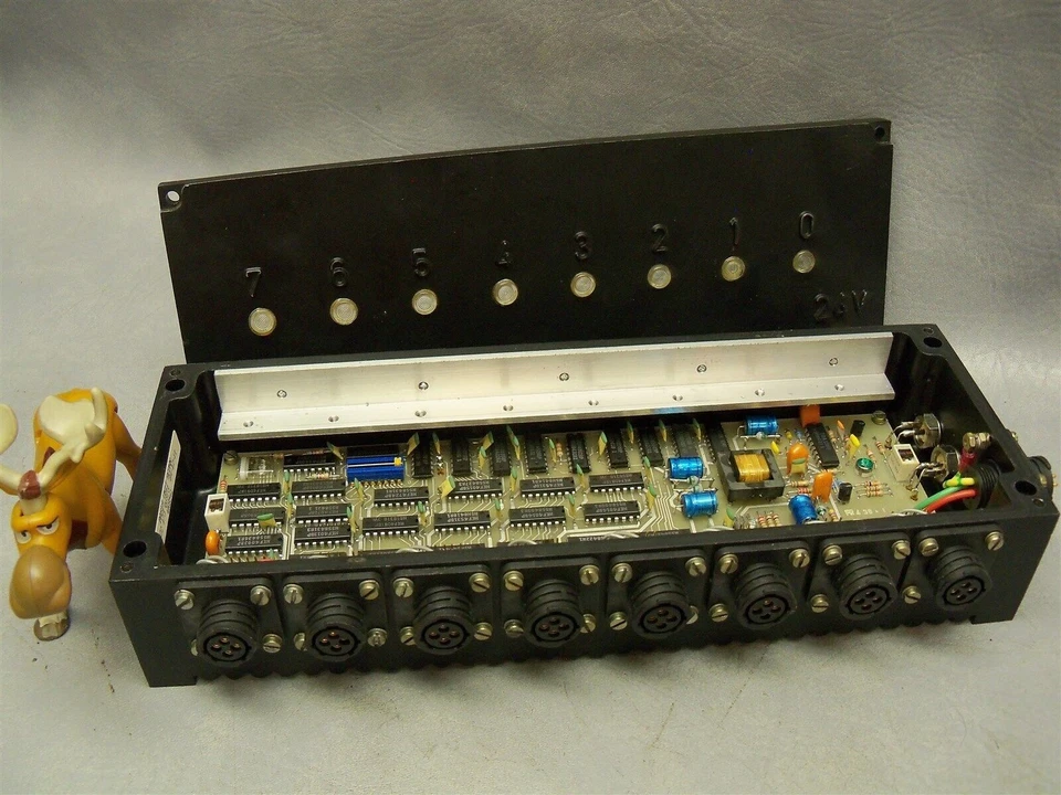 Sistema de E/S remoto Philips 7222-173-06973 con 8 conectores Foto 4 de 4