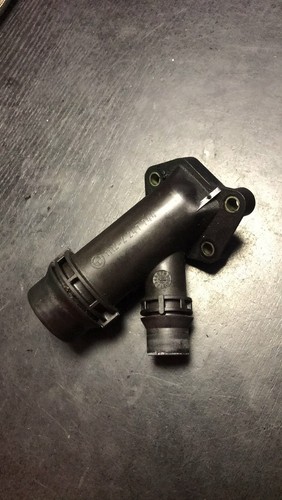 BMW 5er Kühlmittelschlauch Flansch 2247744 E60