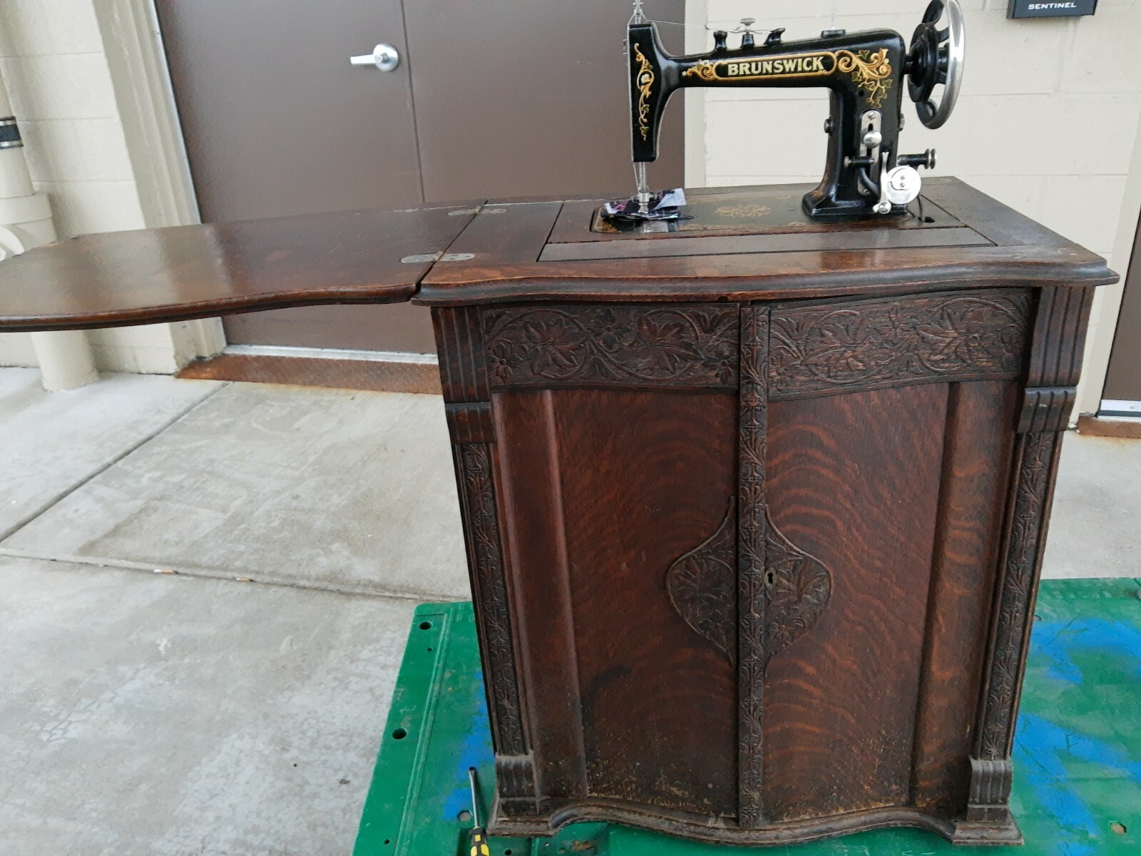 Beautiful Antique Brunswick Parlor model Treadle Sewing Machine early