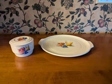 2-VINTAGE KNOWLES UTILITY WARE CAKE PLATE, COVERED REFRIGERATOR DISH 