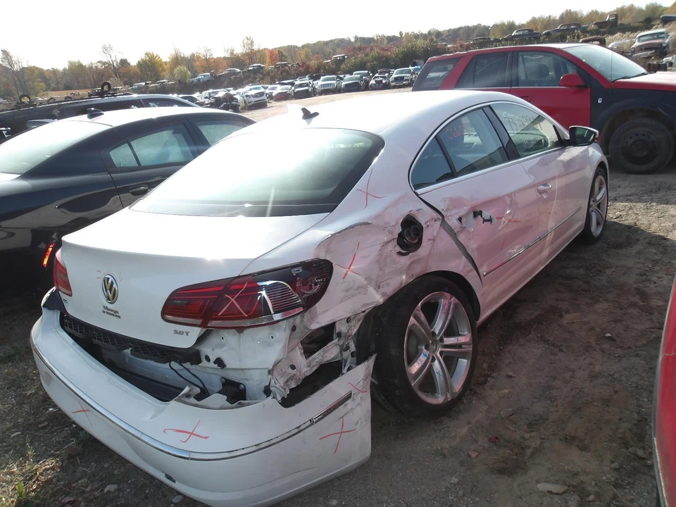 Espejo retrovisor interior delantero central usado se adapta a: Volkswagen CC 2013 sin vi trasero Foto 4 de 4