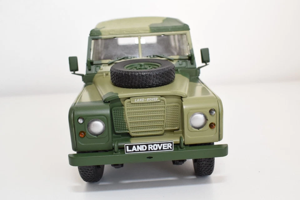 B81 1:18 UNIVERSAL HOBBIES LAND ROVER AMBULANCE ARMY VNMINT COND. - Photo 3/4
