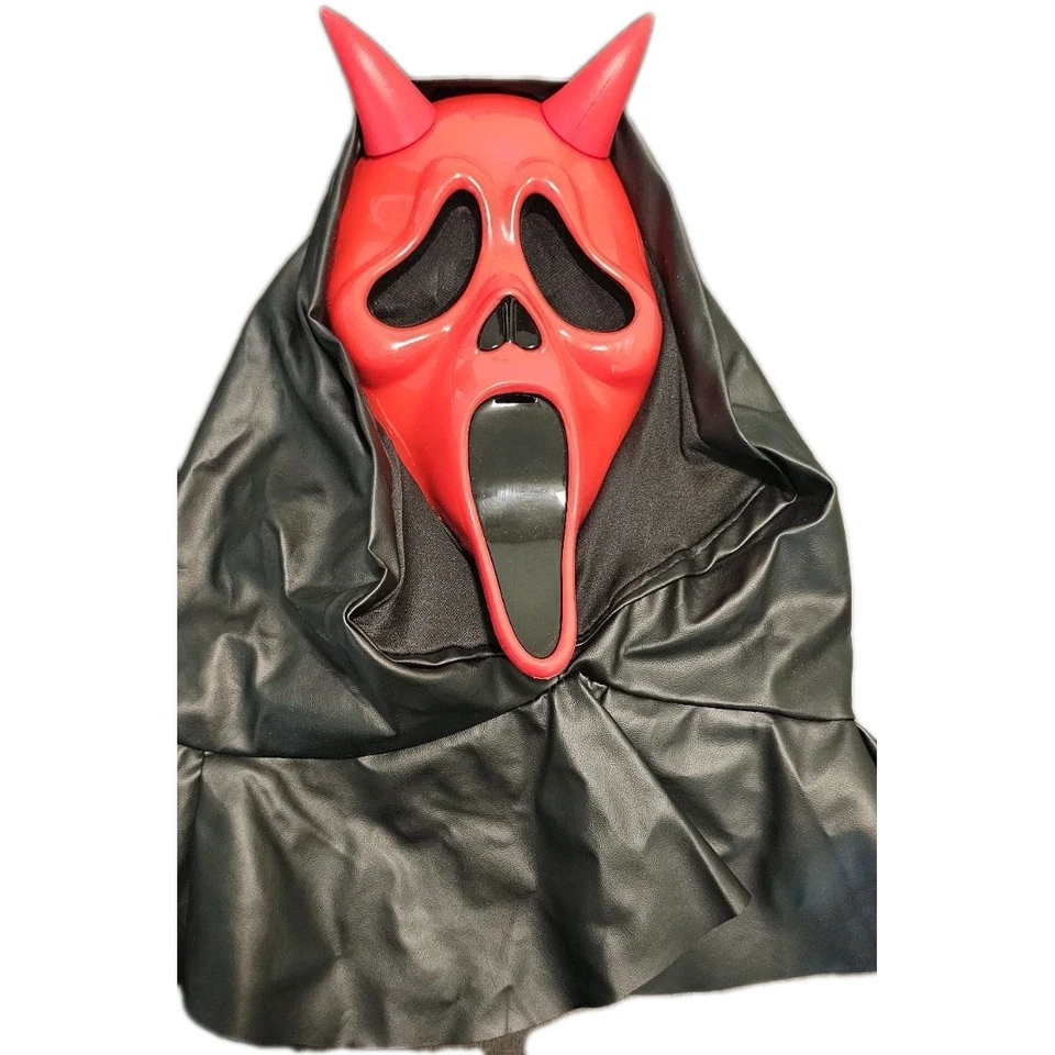 Devil SCREAM Unisex Halloween Mask with Bloody Knife - Image 4 of 4