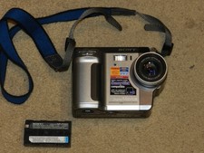 Sony Mavica MVC - FD90 Still Camera 4x Digital 1.6 MP W/ BATTERY  CASE WORKS