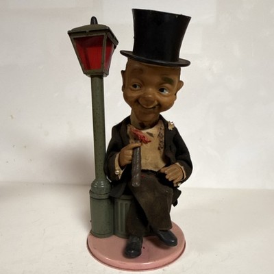 Man Sitting by Lamp Post Figurine Metal Fabric Street Scene Decor Sculpture