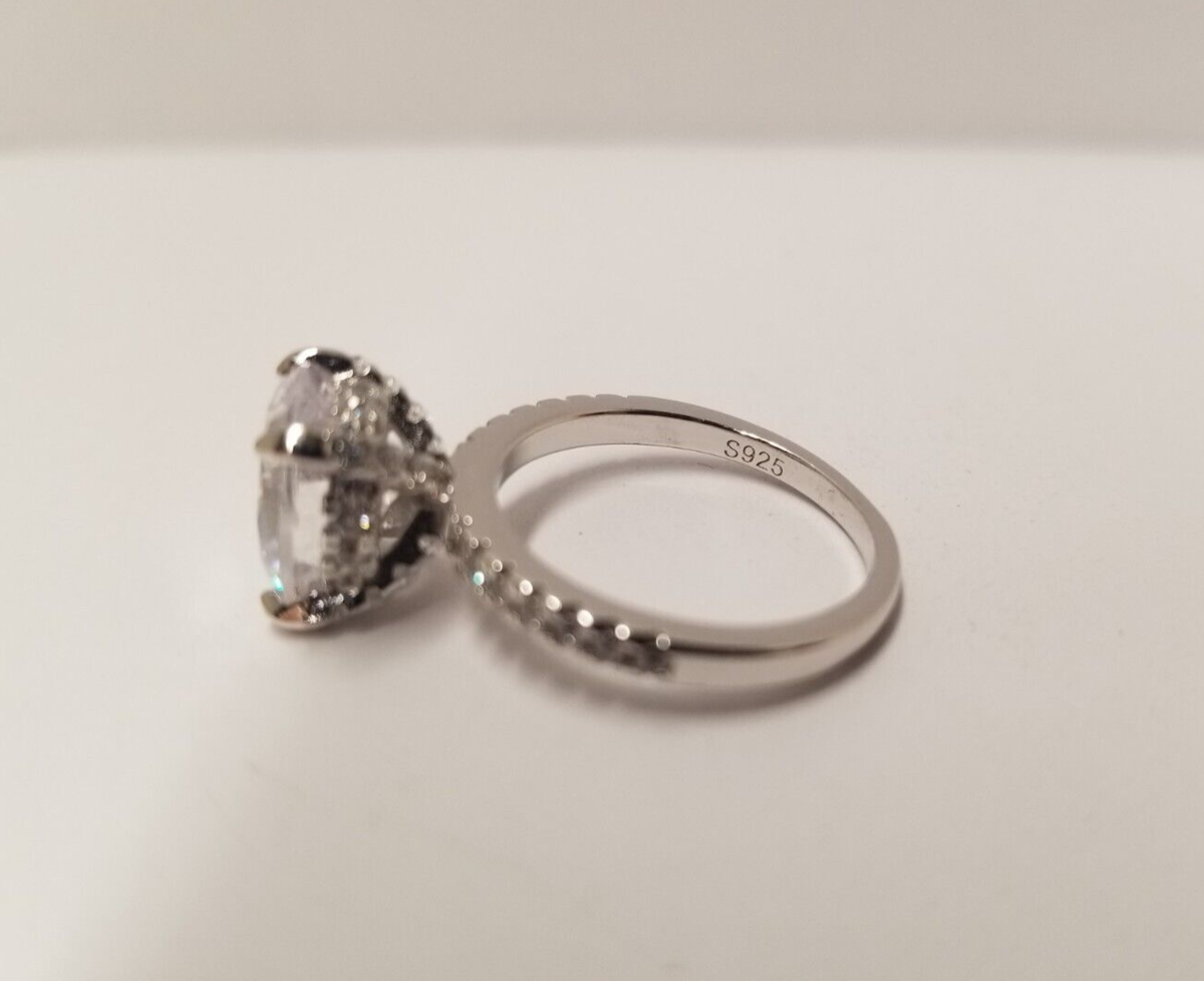 Anello di Fidanzamento 3 Ct Taglio Ovale Simulato Diamante