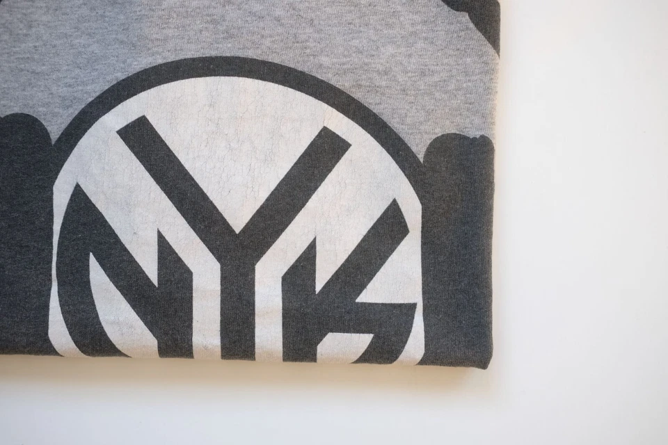 NBA KNICKS NEW YORK BASKETBALL UNK VTG Y2K GRAY HEADPHONES T SHIRT MENs SZ XL - Image 4 of 4