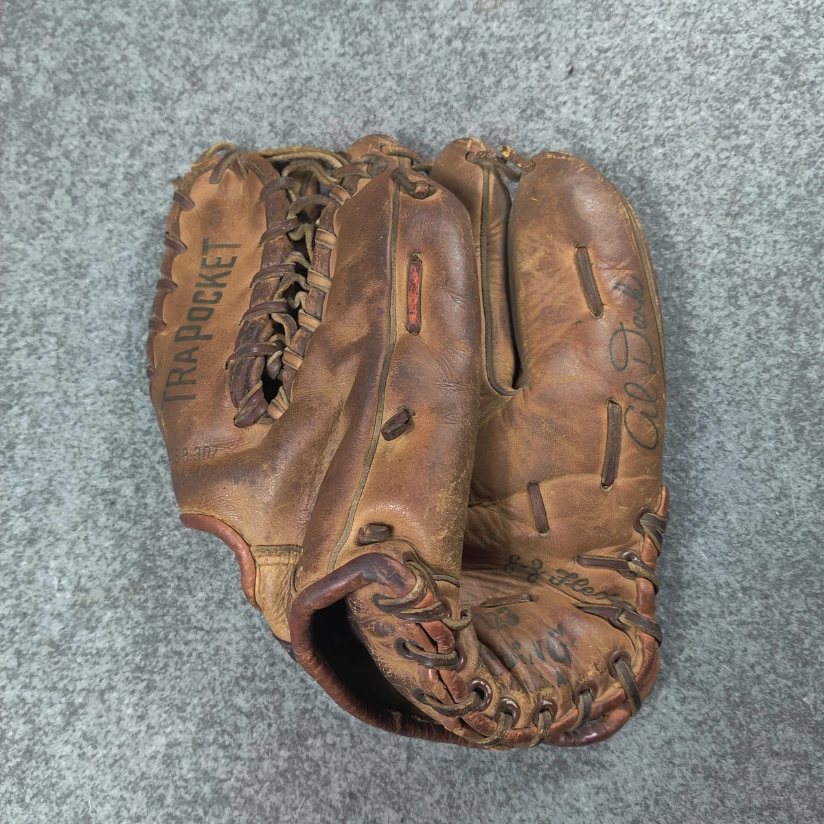 Spalding Baseball 12.5 Size Baseball Softball Gloves & Mitts for