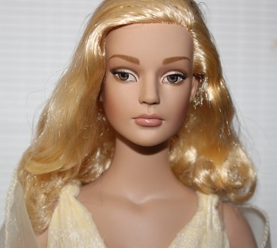 Tonner Tyler Wentworth Fashion Doll  Sheer Glamour Sydney Chase 16'' 2002, mint