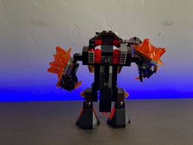 LEGO NEXO KNIGHTS: Infernox Captures the Queen (70325) - 95% Complete