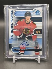 2022-23 UD SP Game Used Blue Rookies Auto Lukas Reichel Chicago Blackhawks