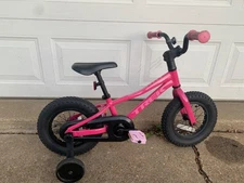 Trek Precaliber 2023 12” Kids bike Used good condition selling cheap