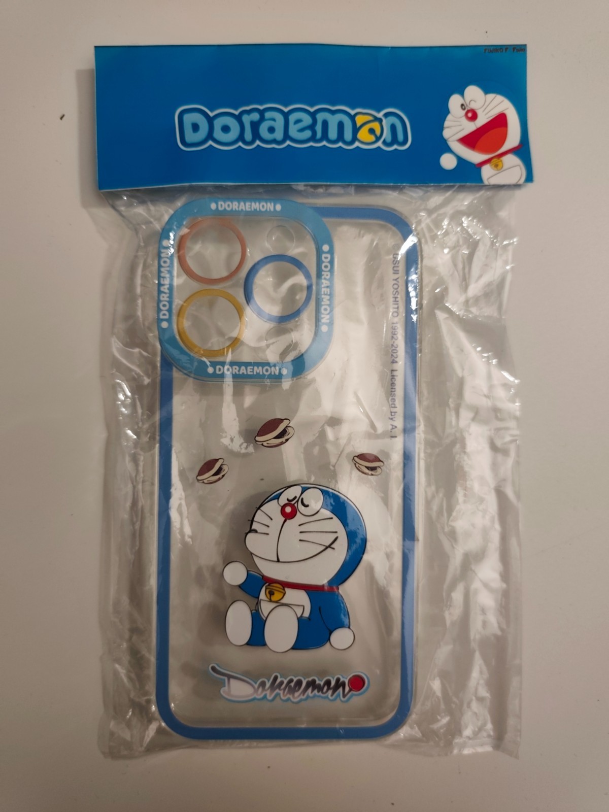 Coque Doraemon iPhone 15 Pro anti-jaunissement en silicone bleu