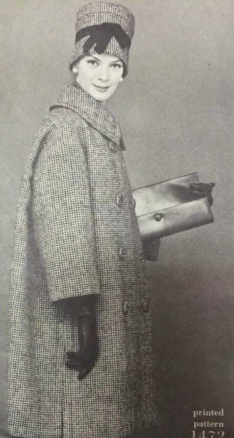 1959 Vintage VOGUE Sewing Pattern B34 SUIT COAT JACKET SKIRT SCARF (1381) Dior - Image 4 of 4