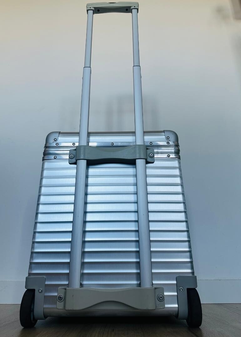 Rimowa Pilot Trolley Suit Case Topaz IBM Limited Edition 40L Rimowa Pilot Trolley Suit Case Topaz IBM Limited Edition 40L