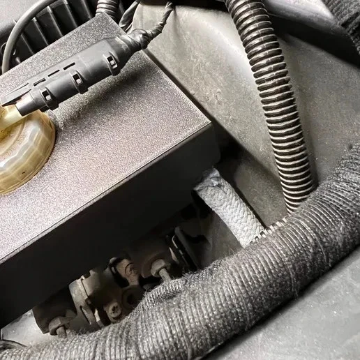 Cubierta depósito líquido frenos BMW E36 Foto 4 de 4